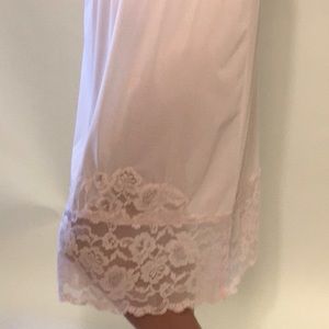 Vintage 1059’s Vanity Fair Tricot Nylon Slip
